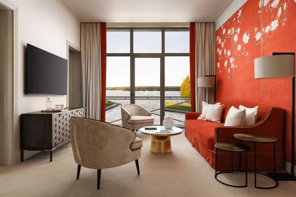 Admiral Room