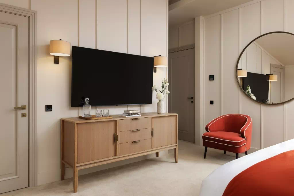 CORAL ROOM