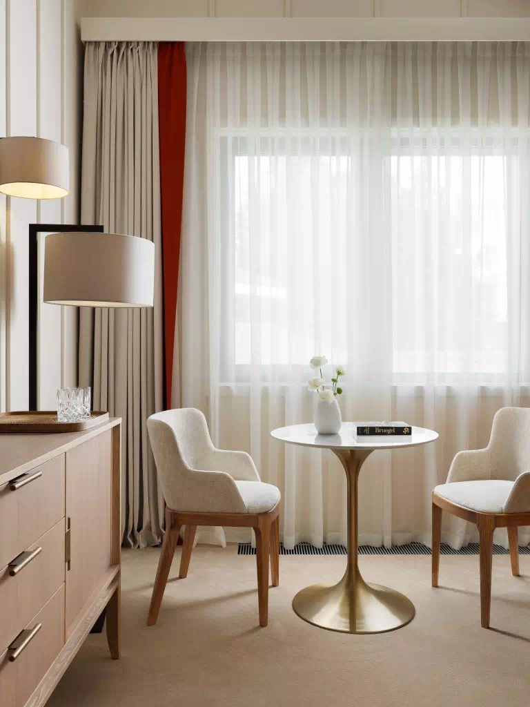 CORAL ROOM